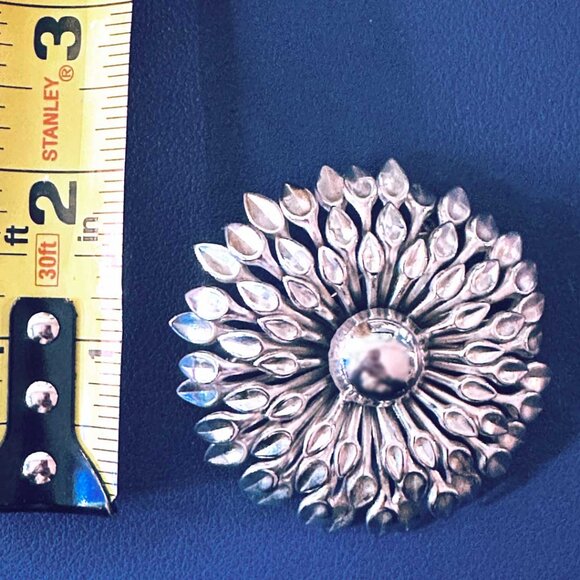 Vintage Silver Tone Sunburst Starburst Brooch - 2.5" - Pristine Condition - Picture 3 of 3